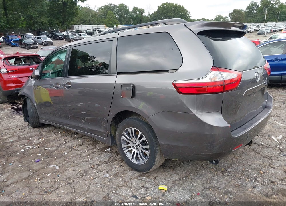 2018 TOYOTA SIENNA XLE 8 PASSENGER VIN: 5TDYZ3DC1JS958383