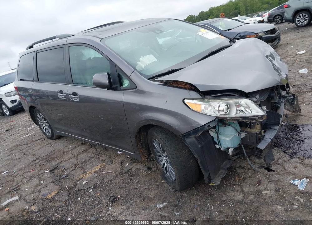 2018 TOYOTA SIENNA XLE 8 PASSENGER VIN: 5TDYZ3DC1JS958383