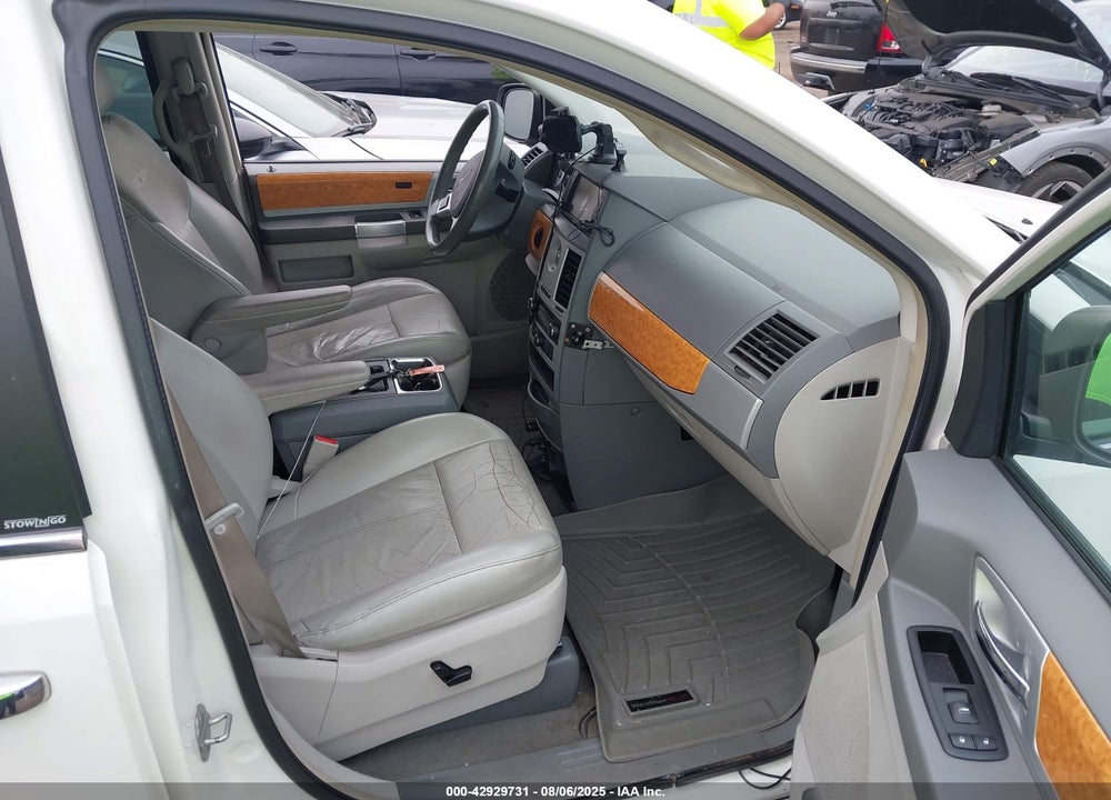 2010 CHRYSLER TOWN & COUNTRY NEW LIMITED VIN: 2A4RR7DX8AR456813