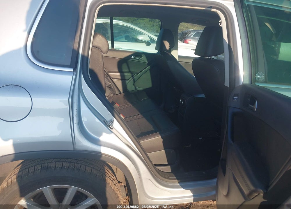 2017 VOLKSWAGEN TIGUAN VIN: WVGRV7AX8HW502689