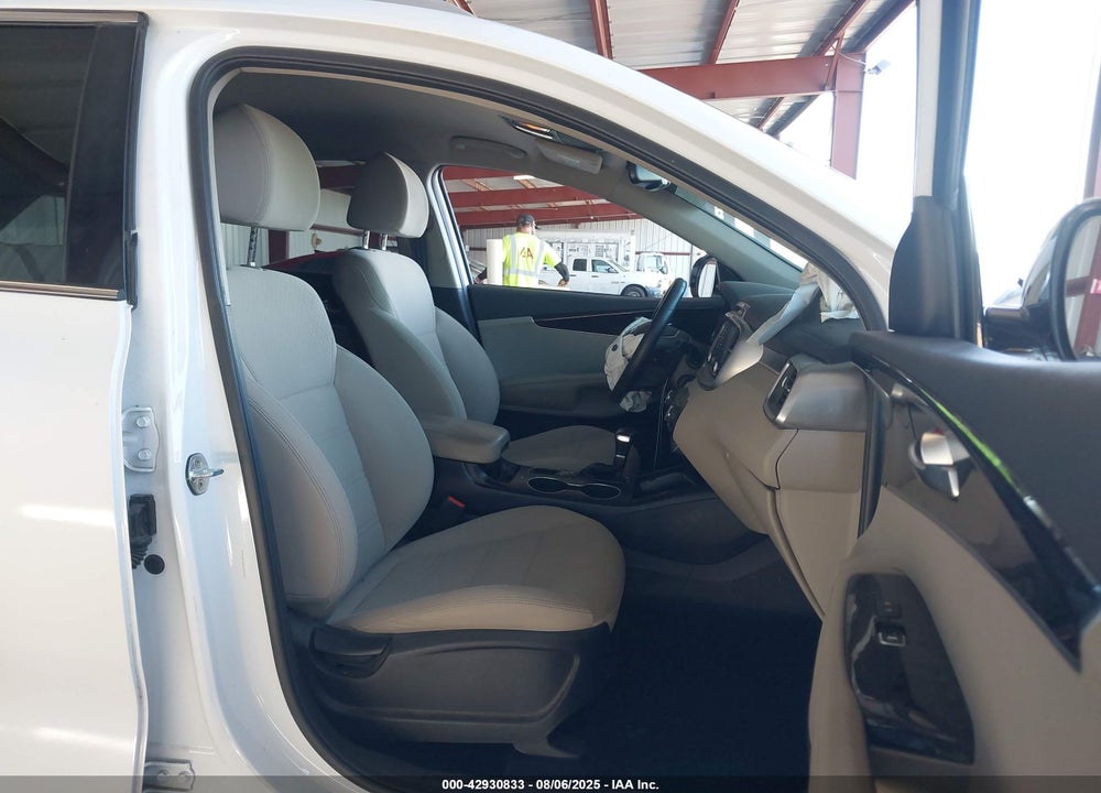 2019 KIA SORENTO VIN: 5XYPGDA30KG447399