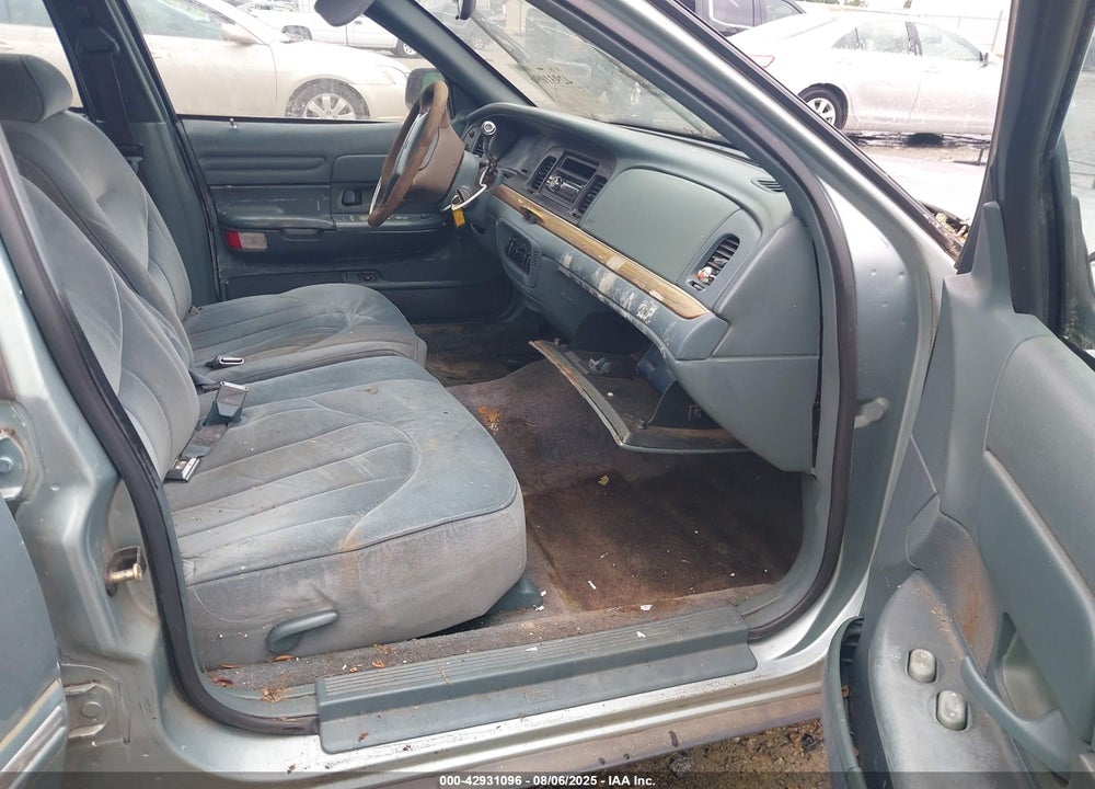 1996 FORD CROWN VICTORIA VIN: 2FALP73W5TX215614