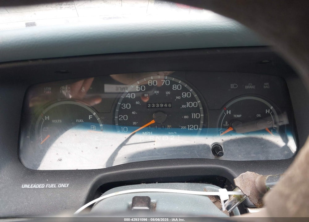 1996 FORD CROWN VICTORIA VIN: 2FALP73W5TX215614