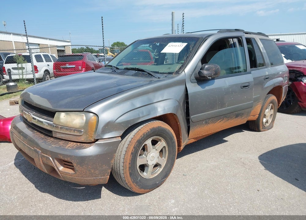 2005 CHEVROLET TRAILBLAZER LS VIN: 1GNDT13S452352741