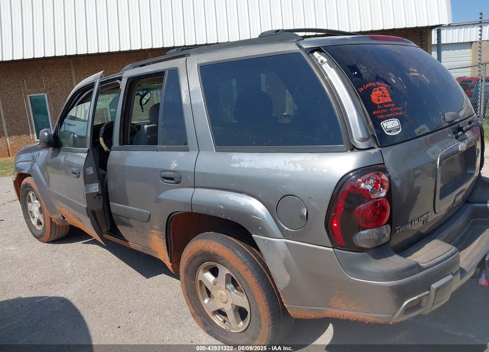 2005 CHEVROLET TRAILBLAZER LS VIN: 1GNDT13S452352741