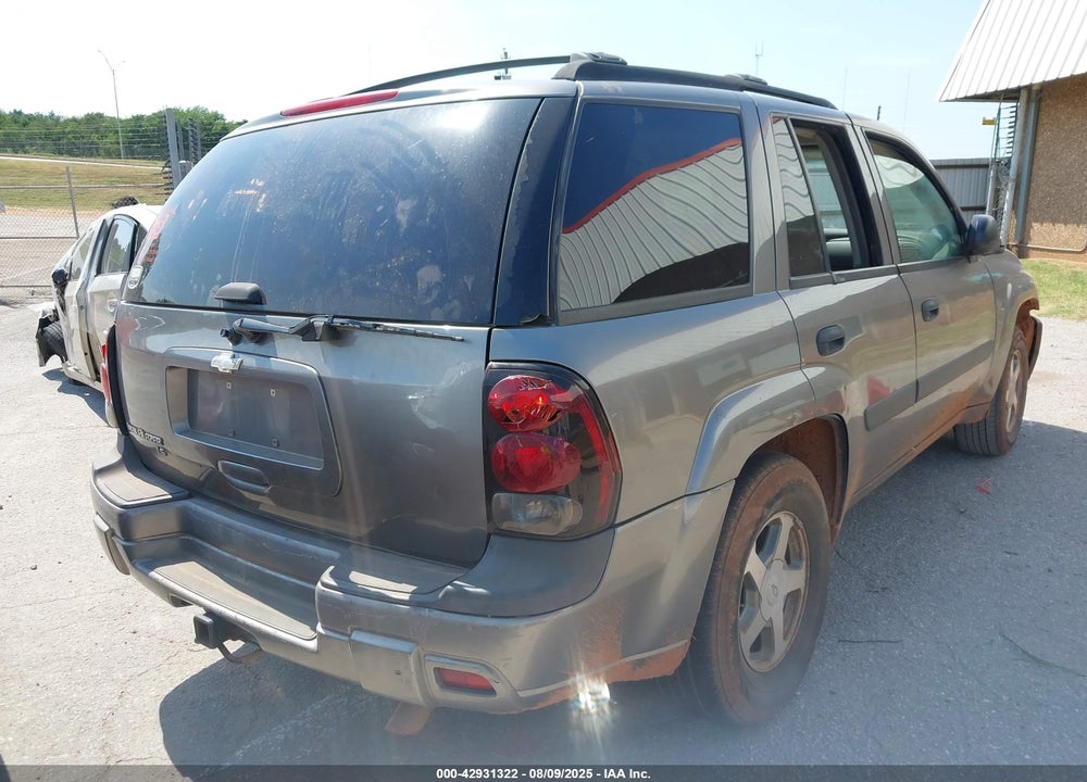 2005 CHEVROLET TRAILBLAZER LS VIN: 1GNDT13S452352741