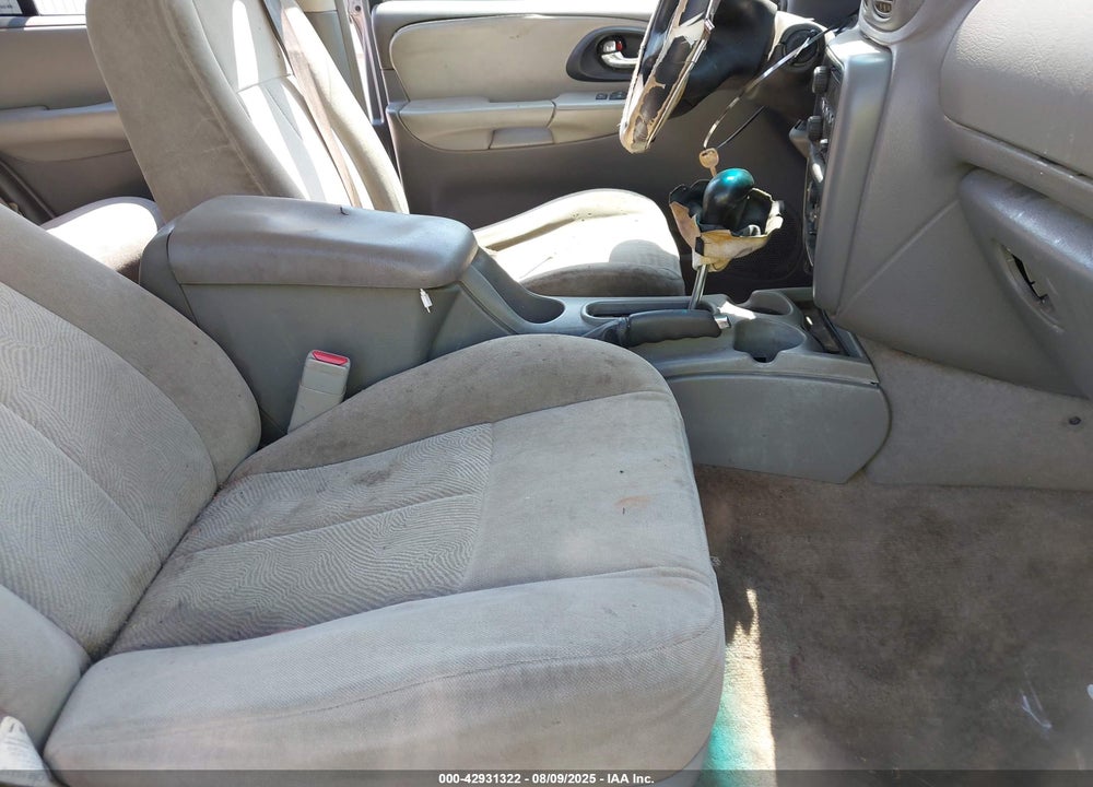 2005 CHEVROLET TRAILBLAZER LS VIN: 1GNDT13S452352741