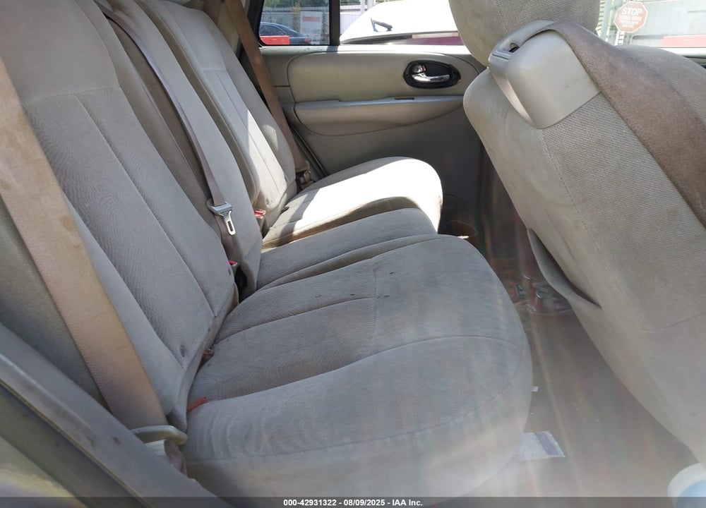 2005 CHEVROLET TRAILBLAZER LS VIN: 1GNDT13S452352741