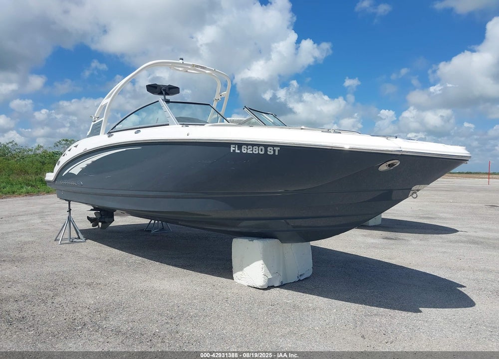 2017 CHAPARRAL 264 SUNESTA VIN: FGBH0106F617