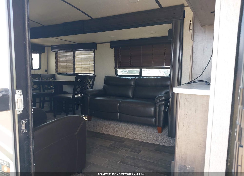 2019 CROSSROADS SUNSET TRAIL SUPER L VIN: 4YDT29123K5351211