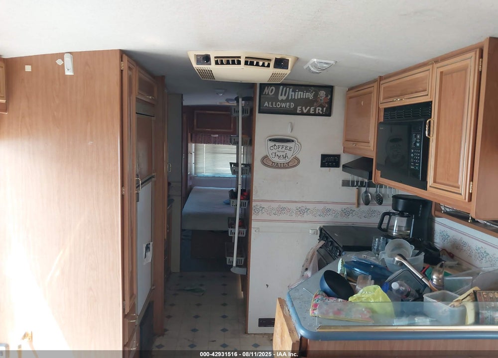 1997 FLEETWOOD F530 VIN: 3FCMF53G1VJA10810