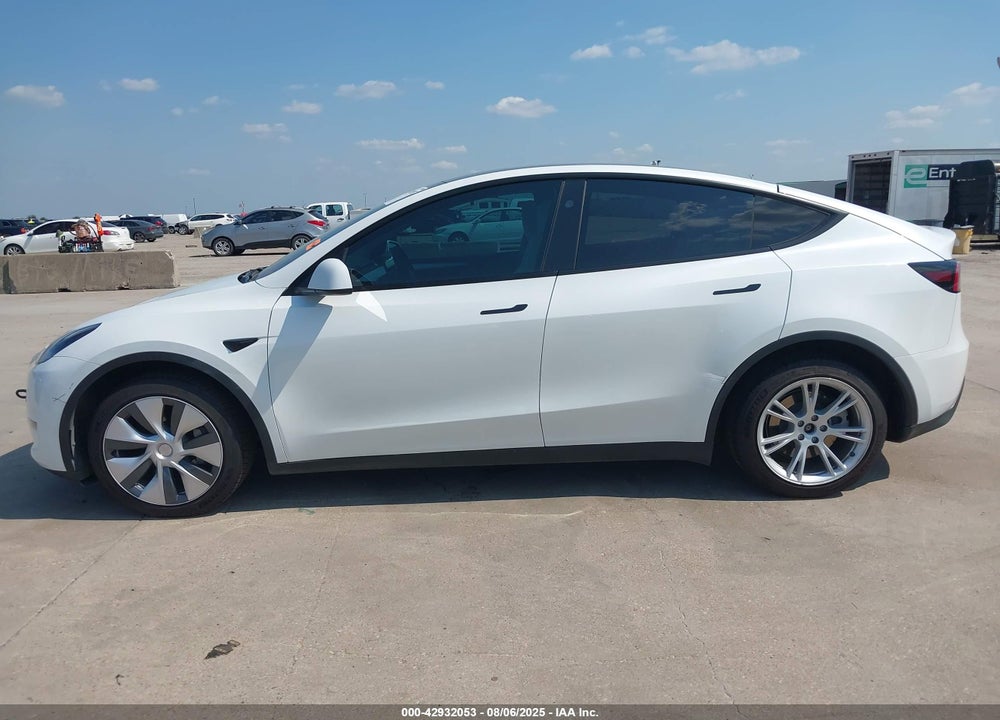 2023 TESLA MODEL Y VIN: 7SAYGDEE1PA135929