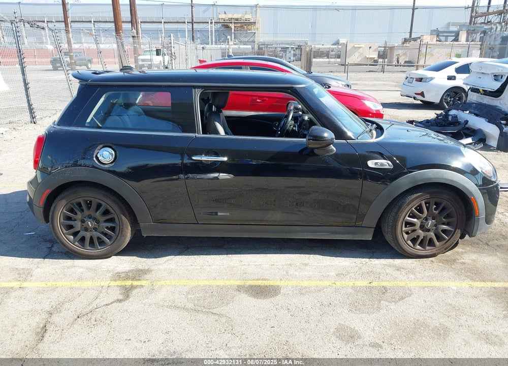 2016 MINI HARDTOP VIN: WMWXP7C52G2A42887