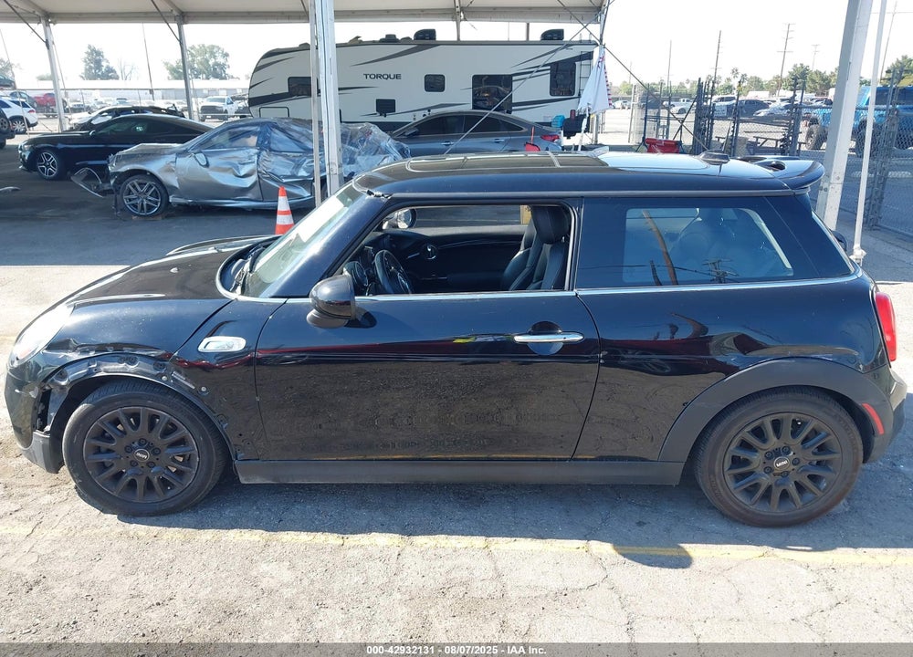 2016 MINI HARDTOP VIN: WMWXP7C52G2A42887