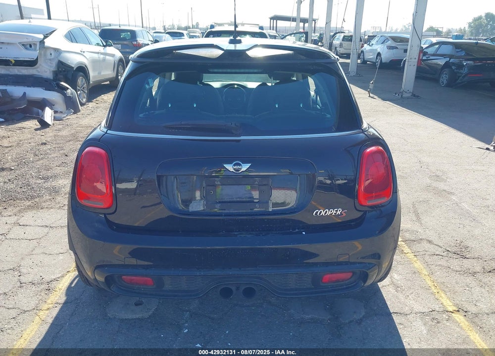 2016 MINI HARDTOP VIN: WMWXP7C52G2A42887