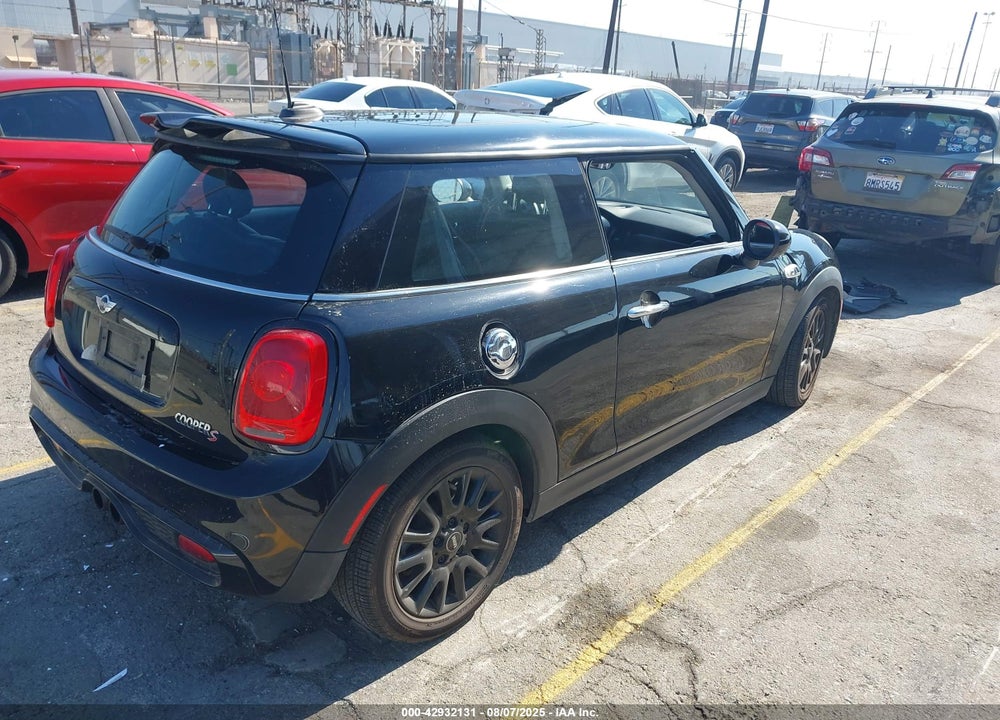 2016 MINI HARDTOP VIN: WMWXP7C52G2A42887