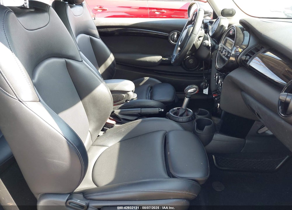 2016 MINI HARDTOP VIN: WMWXP7C52G2A42887