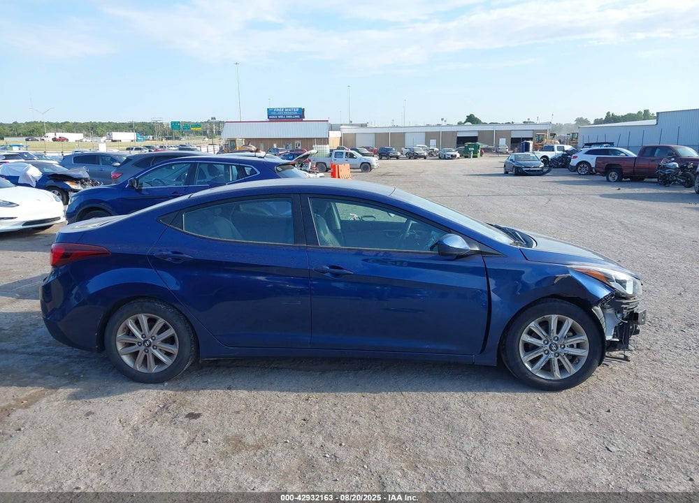 2016 HYUNDAI ELANTRA VIN: 5NPDH4AE8GH762629