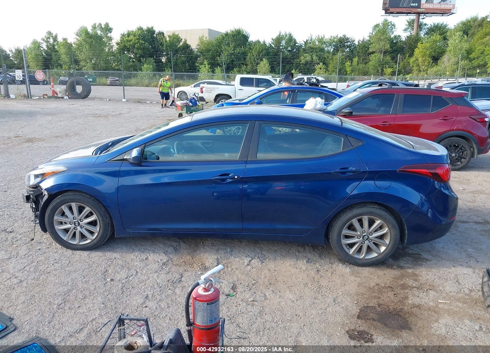 2016 HYUNDAI ELANTRA VIN: 5NPDH4AE8GH762629