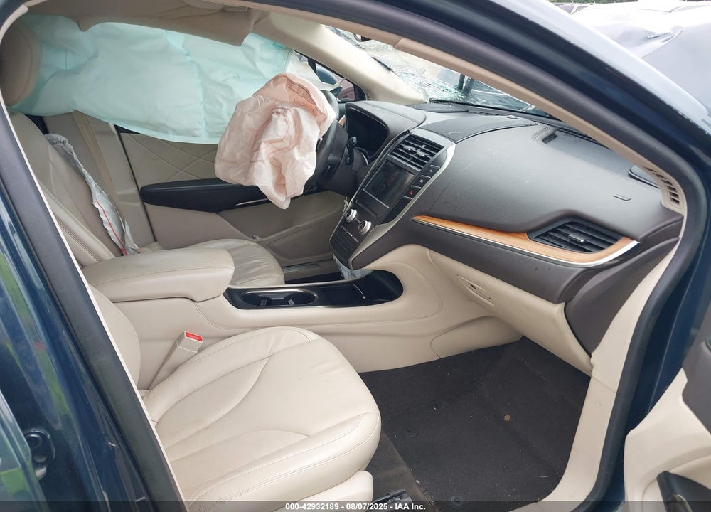 2019 LINCOLN MKC SELECT VIN: 5LMCJ2C92KUL09957