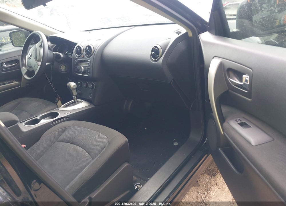 2014 NISSAN ROGUE VIN: JN8AS5MV4EW700565