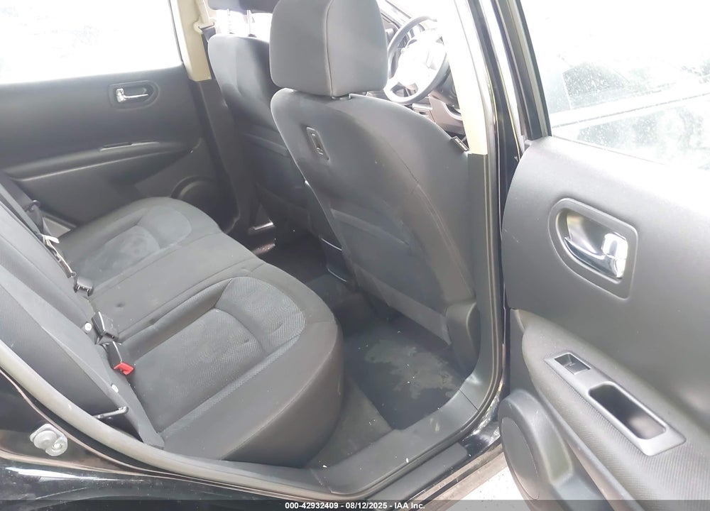 2014 NISSAN ROGUE VIN: JN8AS5MV4EW700565