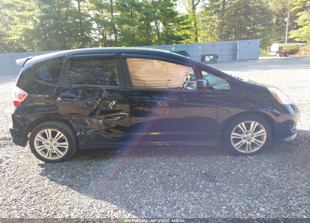 2011 HONDA FIT SPORT VIN: JHMGE8H57BS002011