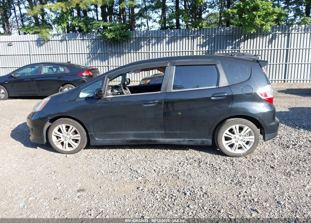 2011 HONDA FIT SPORT VIN: JHMGE8H57BS002011