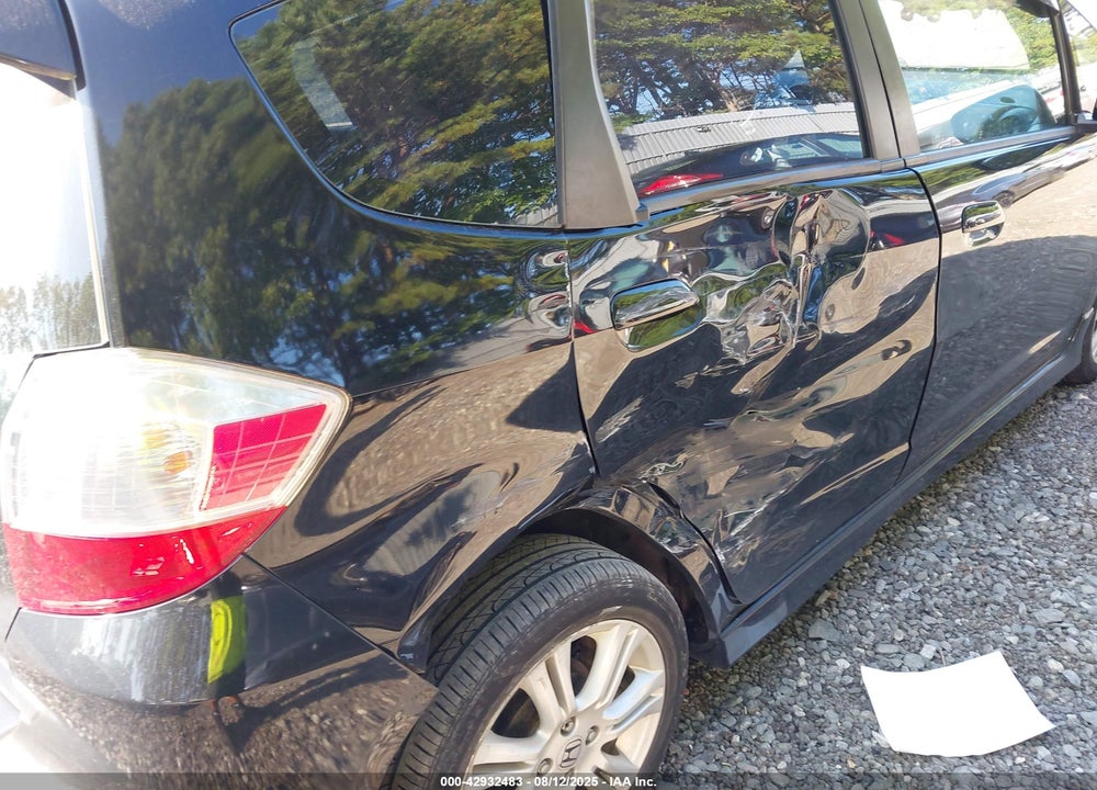 2011 HONDA FIT SPORT VIN: JHMGE8H57BS002011