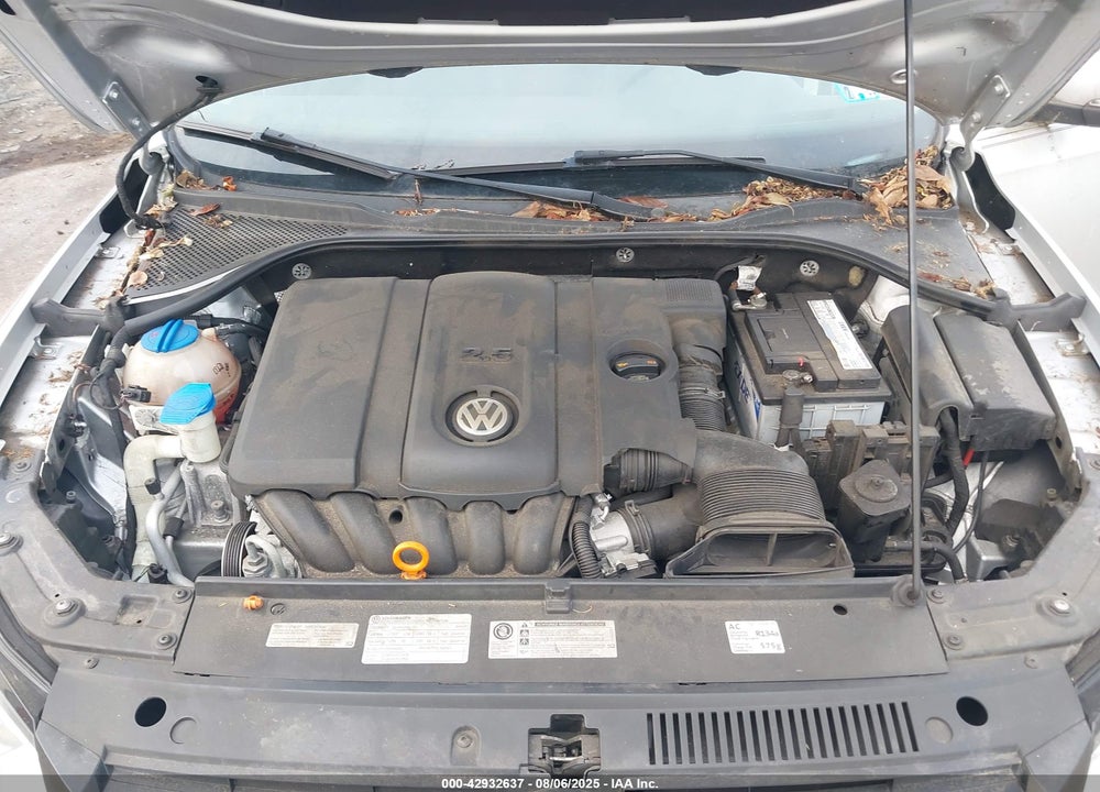 2013 VOLKSWAGEN PASSAT VIN: 1VWBP7A31DC030034