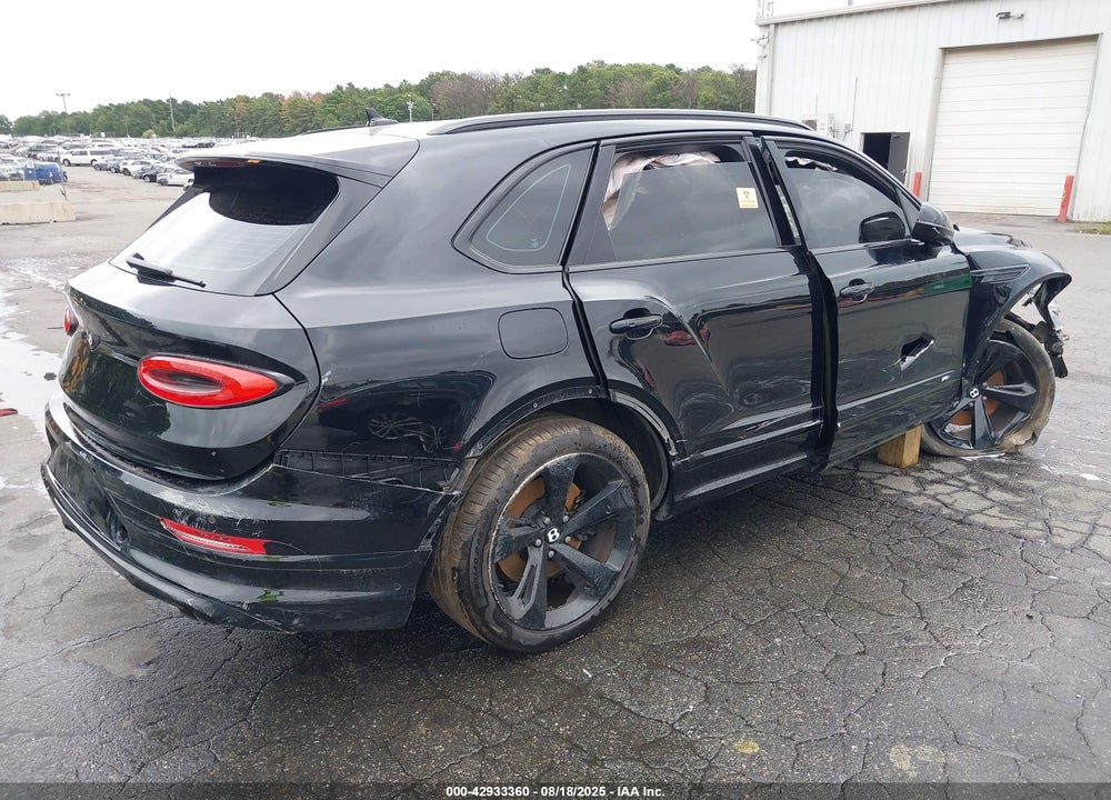 2021 BENTLEY BENTAYGA VIN: SJAAM2ZV2MC033879