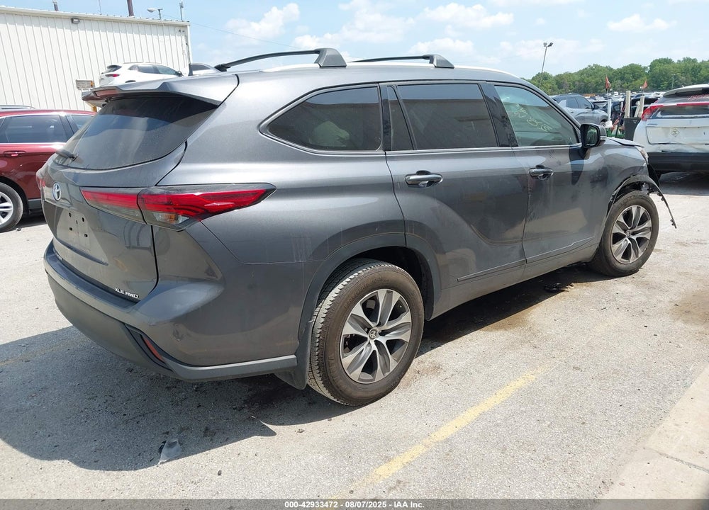 2022 TOYOTA HIGHLANDER VIN: 5TDGZRBH1NS257653