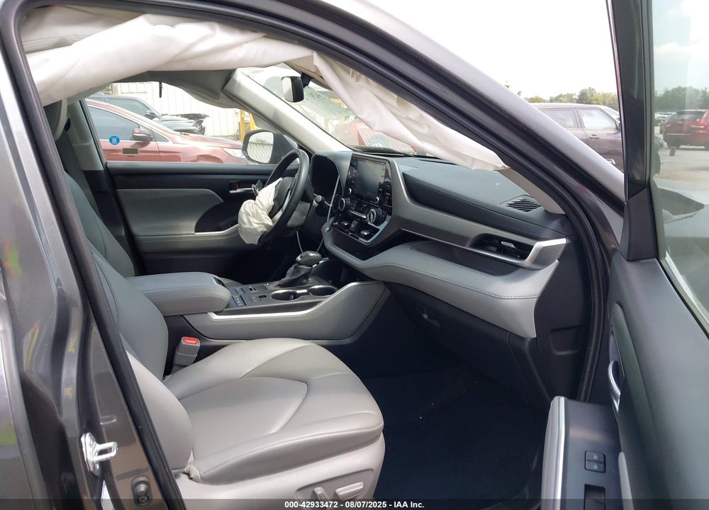 2022 TOYOTA HIGHLANDER VIN: 5TDGZRBH1NS257653