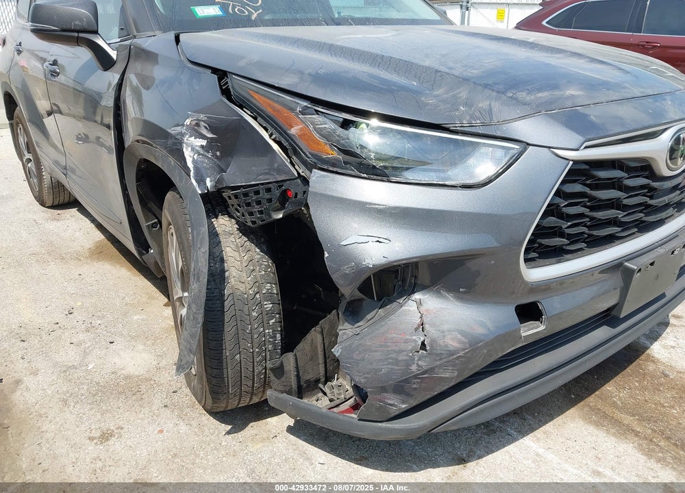 2022 TOYOTA HIGHLANDER VIN: 5TDGZRBH1NS257653