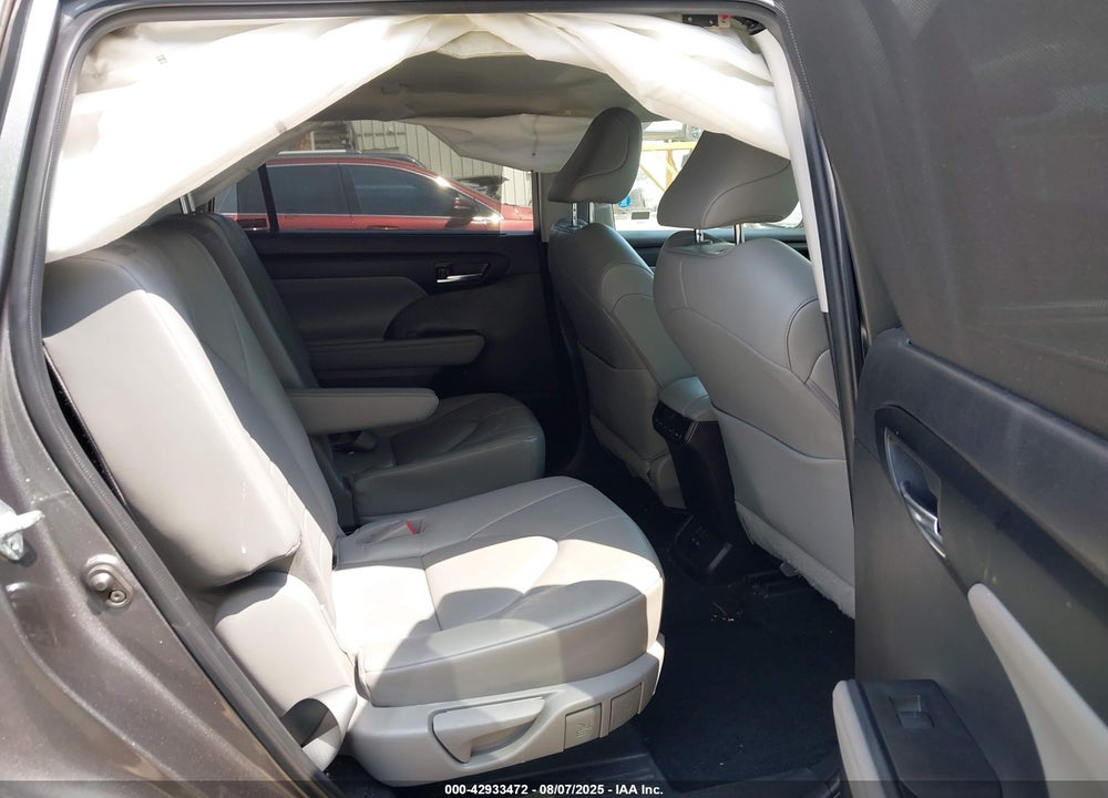 2022 TOYOTA HIGHLANDER VIN: 5TDGZRBH1NS257653
