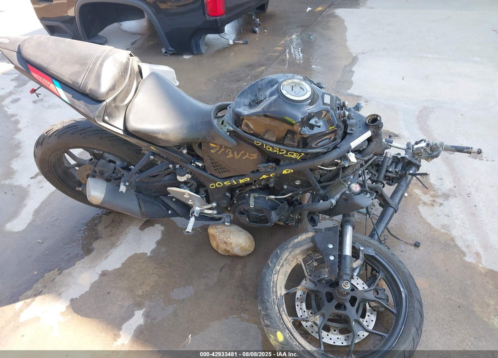 2021 YAMAHA MT-03 VIN: MH3RH20Y4MK005182