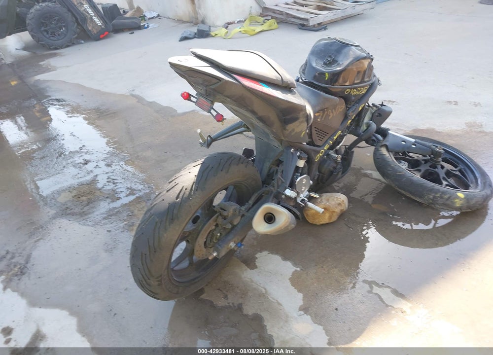 2021 YAMAHA MT-03 VIN: MH3RH20Y4MK005182