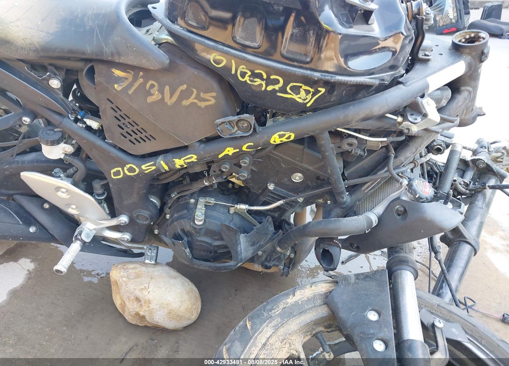 2021 YAMAHA MT-03 VIN: MH3RH20Y4MK005182