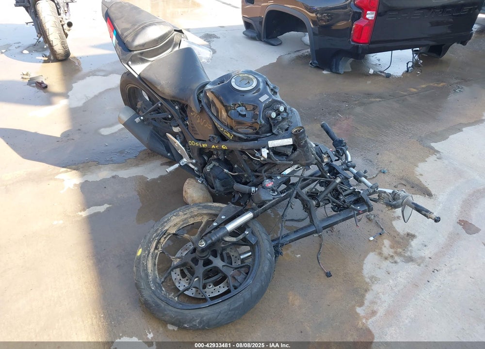 2021 YAMAHA MT-03 VIN: MH3RH20Y4MK005182
