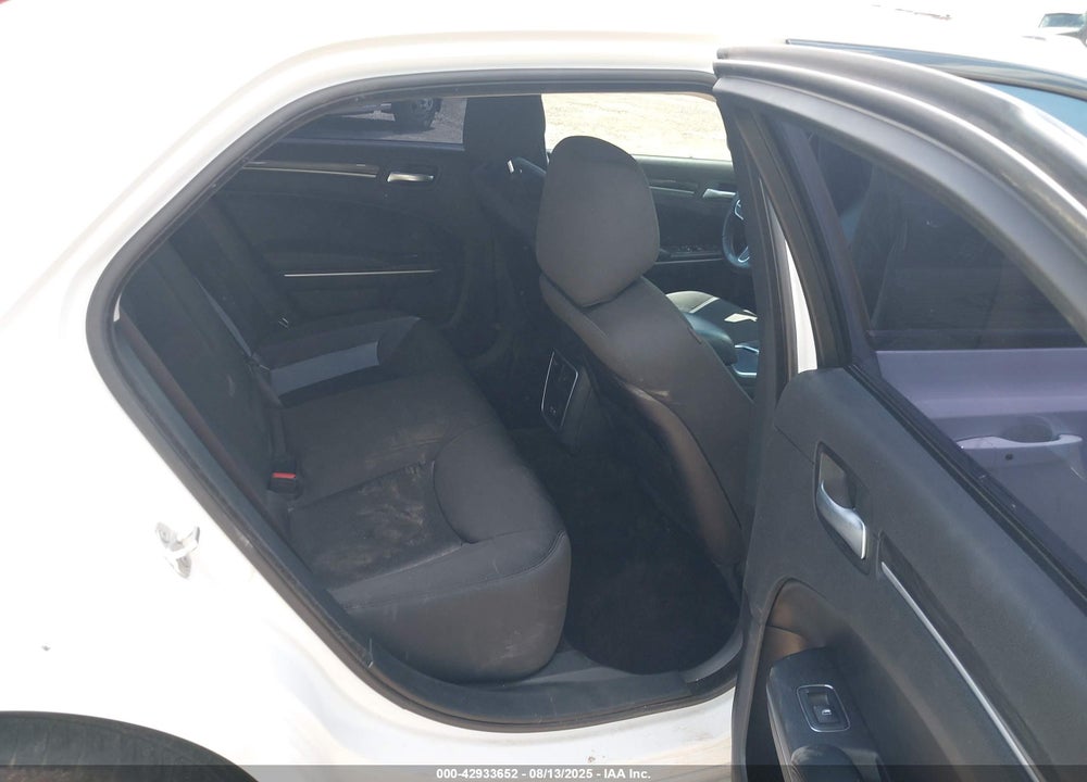 2019 CHRYSLER 300 VIN: 2C3CCAAG9KH738744