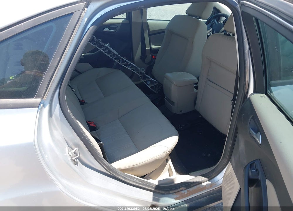 2018 FORD FOCUS VIN: 1FADP3F21JL260985