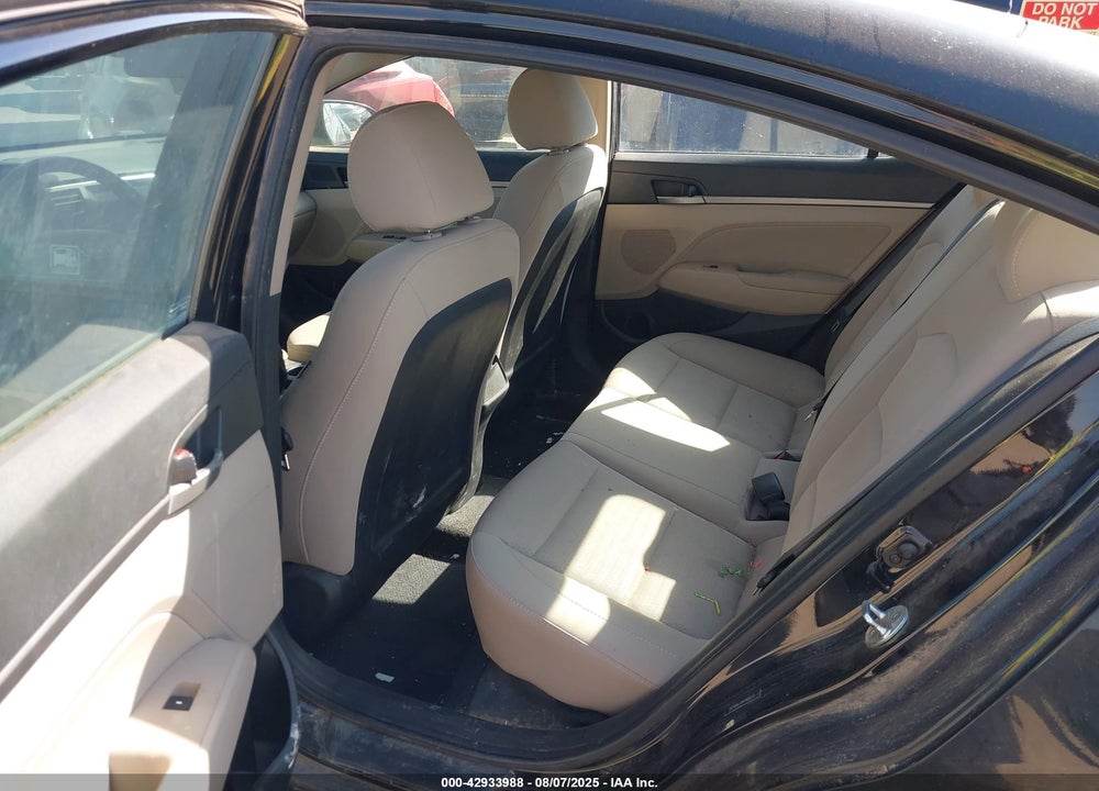 2017 HYUNDAI ELANTRA VIN: 5NPD84LFXHH168213