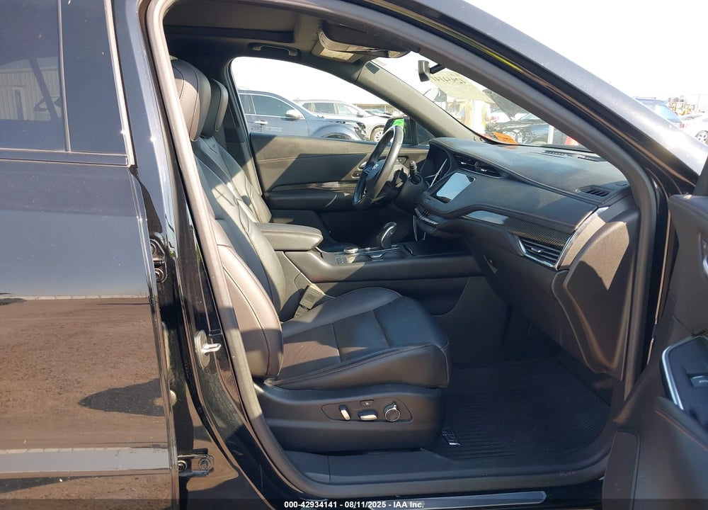 2019 CADILLAC XT4 VIN: 1GYFZER45KF203804