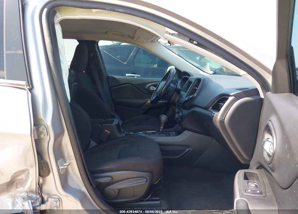 2019 JEEP CHEROKEE VIN: 1C4PJLCB3KD149508