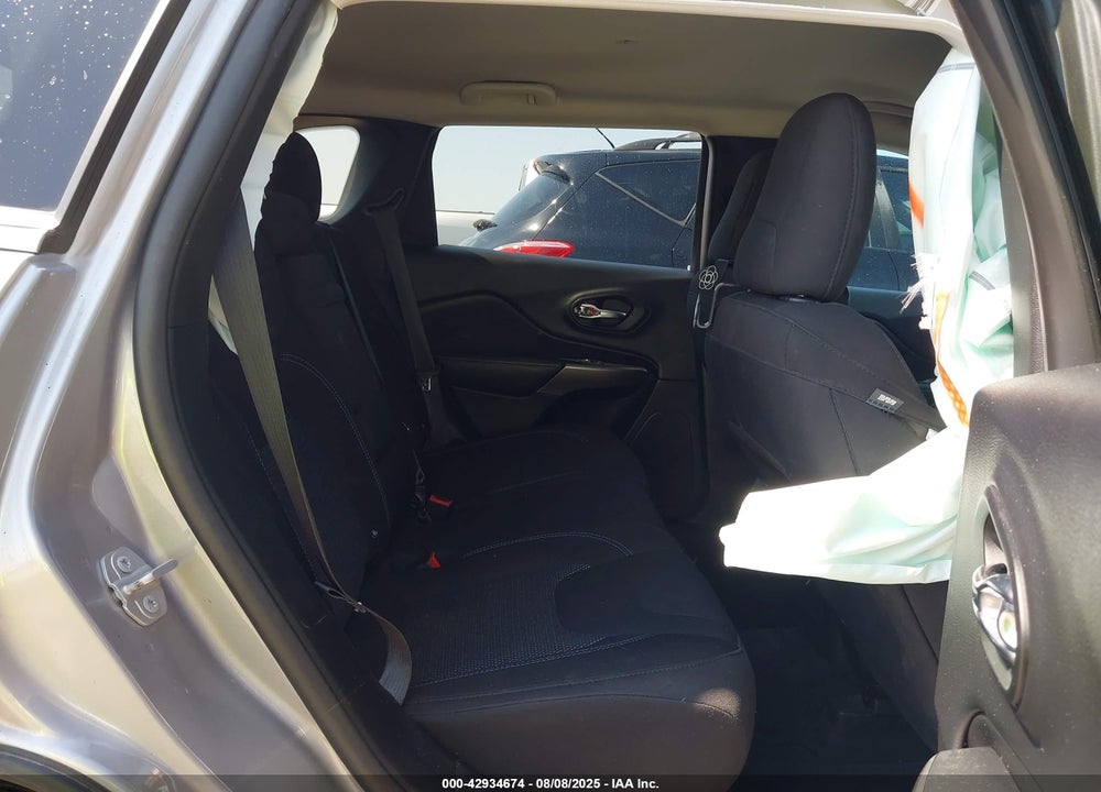 2019 JEEP CHEROKEE VIN: 1C4PJLCB3KD149508