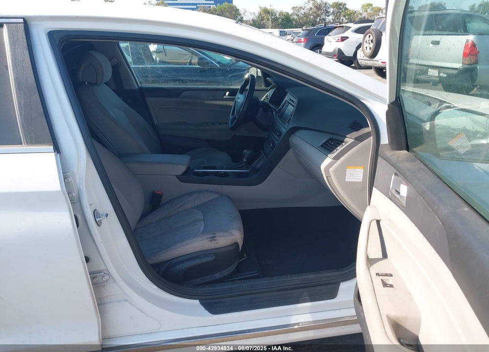 2017 HYUNDAI SONATA HYBRID SE VIN: KMHE24L10HA048613