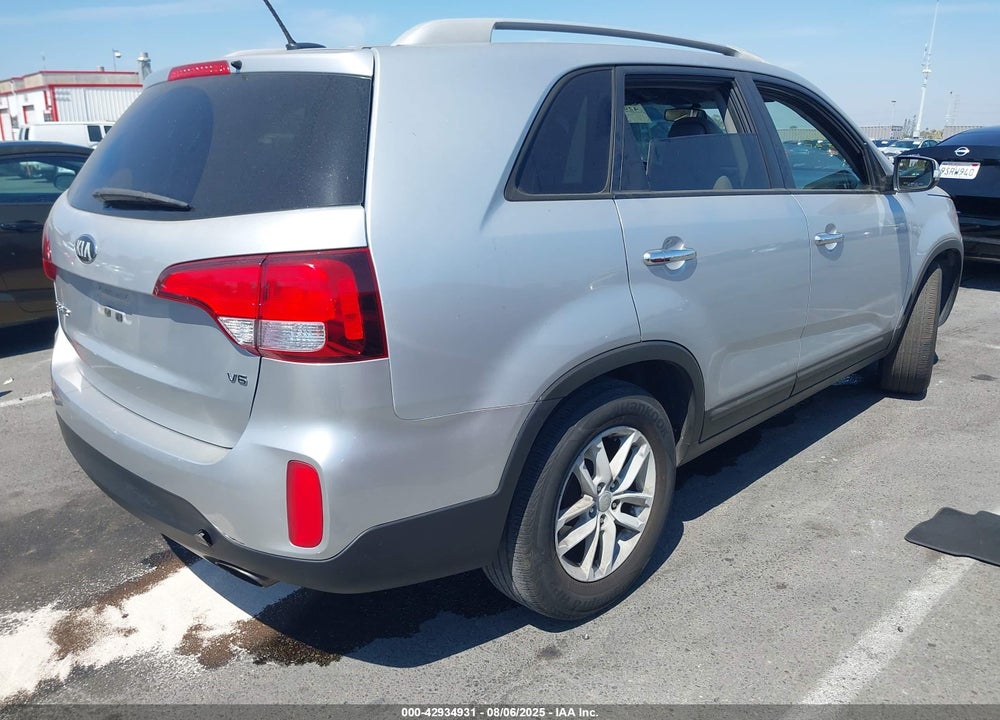 2015 KIA SORENTO LX V6 VIN: 5XYKT4A79FG600246