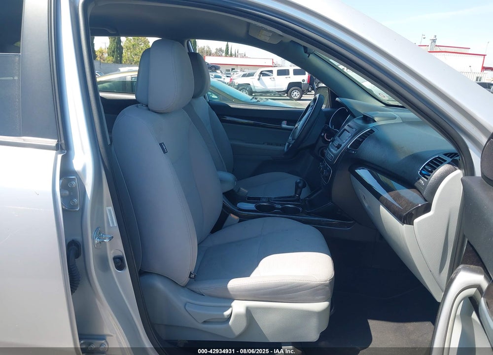 2015 KIA SORENTO LX V6 VIN: 5XYKT4A79FG600246