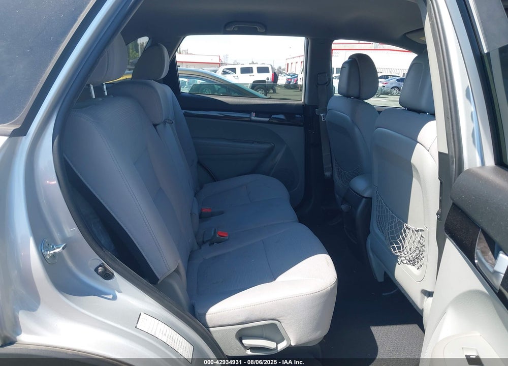 2015 KIA SORENTO LX V6 VIN: 5XYKT4A79FG600246