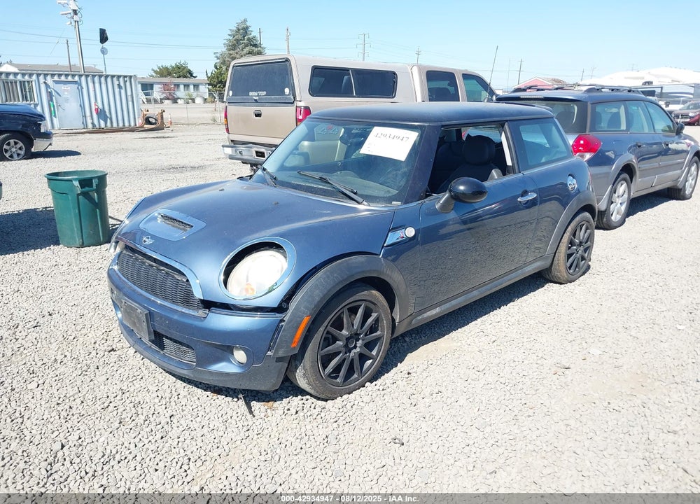 2009 MINI COOPER S VIN: WMWMF73569TW86957